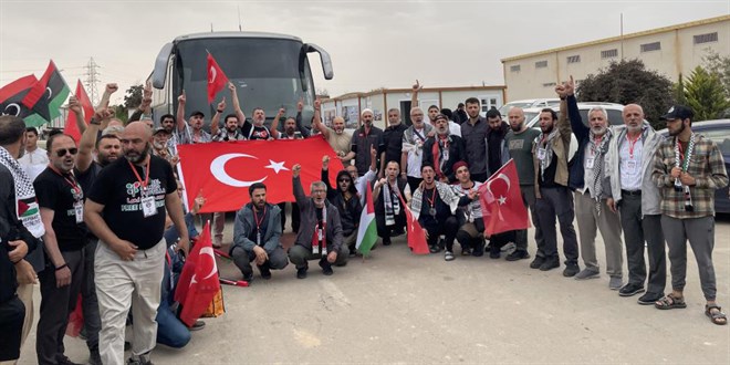 Gazze'ye umut konvoyu: 400 aktivist Trablus'tan hareket etti