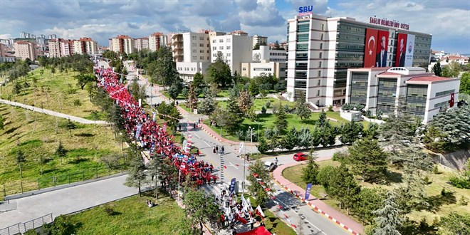 Sa�l�k Bilimleri �niversitesi'nde Yer G�k Ay Y�ld�z: Sporfest 2026 Co�kuyla Ba�lad�