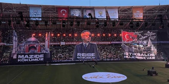 Kocaeli'de dron g�sterili gen�lik ��leni: Erdo�an'a �zel koreografi
