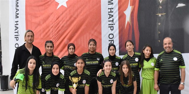 �HO'nun k�z futbol tak�m� beton zeminde nama�lup �ampiyon oldu - Son Dakika Haber