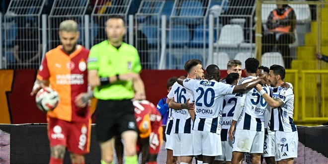 �ampiyon Galatasaray sezonu ma�lubiyetle tamamlad�