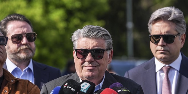 BJK Ba�kan� Adal�: �enol G�ne� ile �al��may� d���nm�yorum