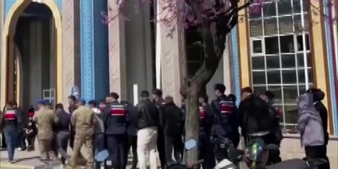 Sahte ilanlar verip 34 ki�iyi doland�ran zanl�lar yakaland�