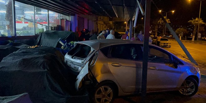 Direksiyon hakimiyeti kayboldu, ara� manava girdi - Son Dakika Haber