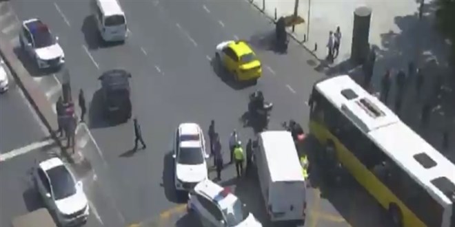 Minib�s�n �arpt��� kad�n trafik polisi a��r yaraland�