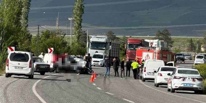 Kayseri'de otomobil ile hafif ticari ara� �arp��t�: 1 �l�