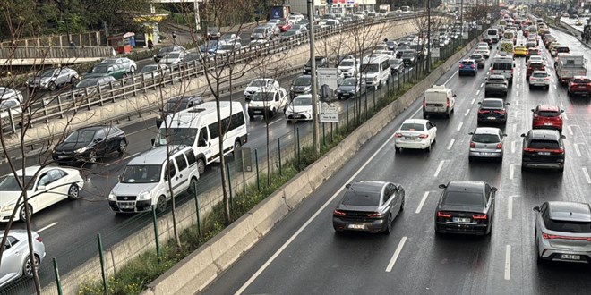 UEFA finali �ncesi �stanbul'da baz� yollar trafi�e kapat�ld�