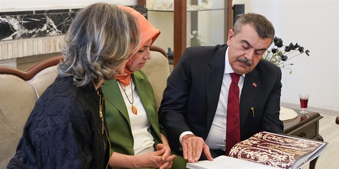 Bakan Tekin: Kendi k�lt�r�n�n motifini okuyabilen nesiller yeti�tiriyoruz - Son Dakika Haber