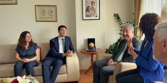 'Okuyamazs�n' diyenlere inat �d�ll� m�hendis �ift tarih yazd� - Son Dakika Haber