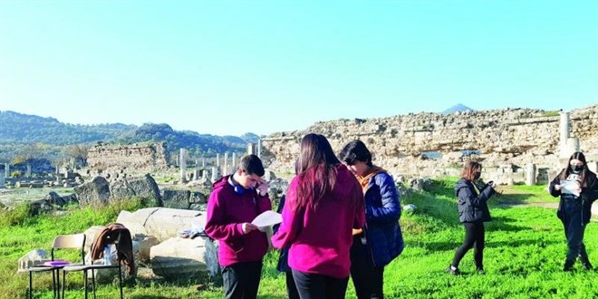 Ders kitaplar�n�n yan�na 'T�rk D�nyas� Turu Rehberi' geliyor! - Son Dakika Haber