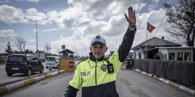 Trafikte kanunu, ye�il sahada kurallar� uyguluyor
