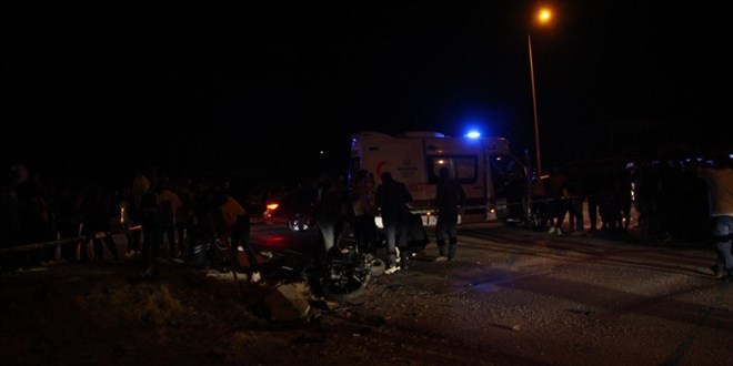 Antalya'da ��p kamyonu ile motosiklet �arp��t�: 2 �l�