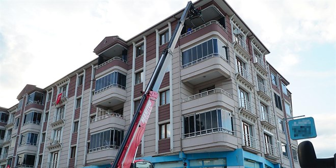250 kiloluk cenaze teleskopik forkliftle ta��nd�