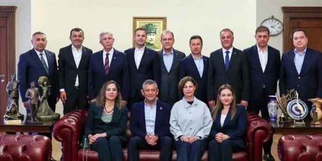 CHP'li belediye ba�kanlar�: Parti y�netiminin arkas�nday�z