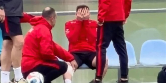Milli tak�m kamp�nda Kerem sakatland�