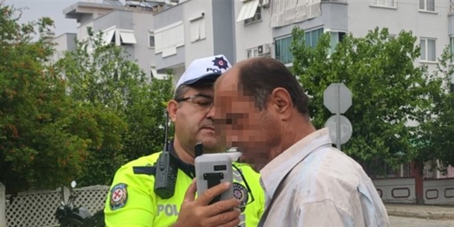 Trafikte zikzak �izerek ilerledi, hem alkoll� hem firari ��kt�