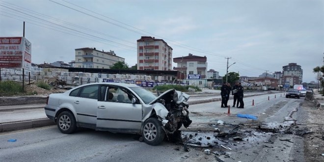Ni�de'de iki otomobilin �arp��t�: 2 ki�i hayat�n� kaybetti