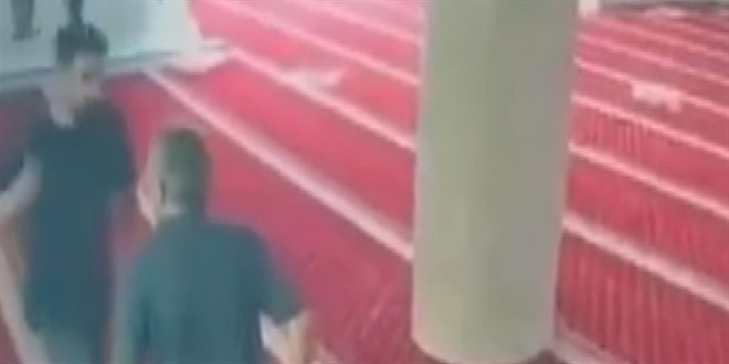 Camide temizlik yapan imam� darbeden zanl� tutukland�
