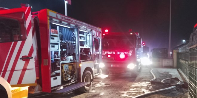 �stanbul'da mente�e �retimi yap�lan fabrikada yang�n