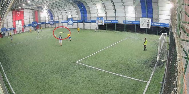�l�m hal� sahada futbol oynarken yakalad�