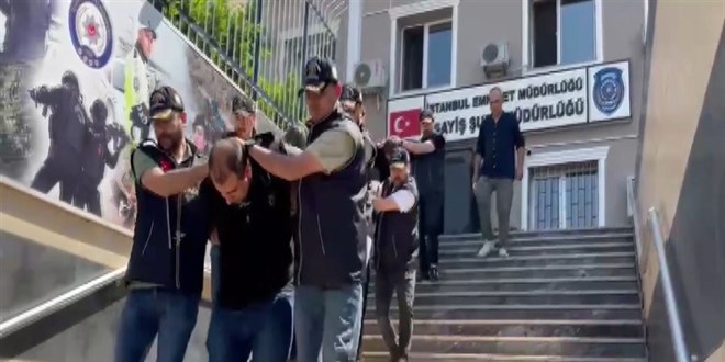 Alacakl�s�n� pencereden atarak �ld�rd�kleri iddia edilen 4 ��pheli yakaland�