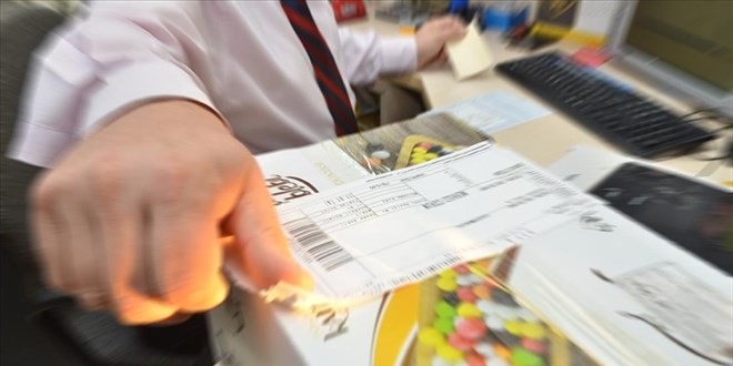 En çok kargo gönderen ve alan ilçeler

Türkiye genelinde en fazla kargo gönderimi yüzde 53,5 ile İstanbul'dan yapıldı. 

İlçe bazında gönderim lideri Tuzla, en çok paket alan yer ise Ankara'nın Çankaya ilçesi oldu.