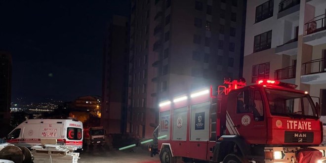 Cezaevinden izinle ��kt�, e�ini ve bir kad�n� s�rt�ndan b��aklad�