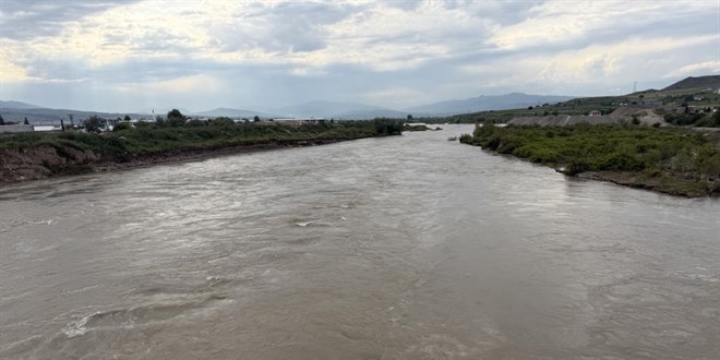 Tokat'ta �rma�a giren 2 gen� ak�nt�ya kap�larak kayboldu