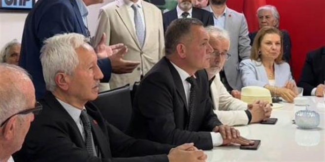 CHP'nin bayramla�mas�nda '�zel-K�l��daro�lu' gerginli�i