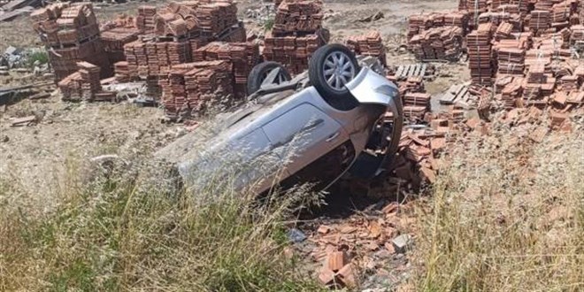 Hatay'da motosiklete �arpan otomobil takla att�: 1 �l�