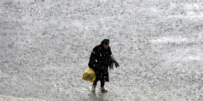 Hava 7 derece so�uyor, 76 ilde sa�anak var
