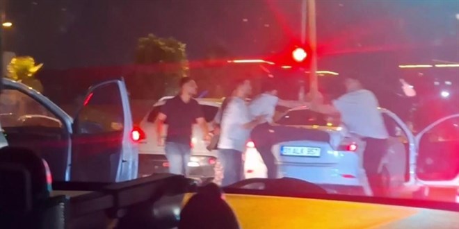 Trafikte tart��t�klar� s�r�c�ye sald�ran 3 ki�iye 540 bin lira ceza uyguland�
