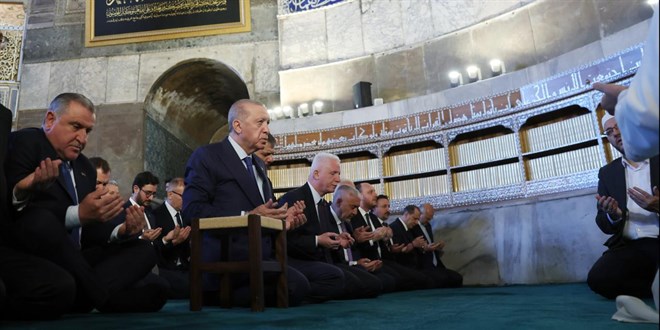 Cumhurba�kan� Erdo�an, cuma namaz�n� Ayasofya'da k�ld�