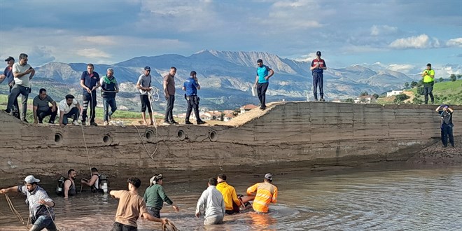 Ad�yaman'da serinlemek i�in g�lete giren 2 �ocuk bo�uldu