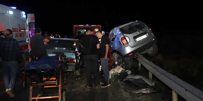 Mersin'de 2 ara� ve t�r�n �arp��t��� kazada 1 ki�i �ld�