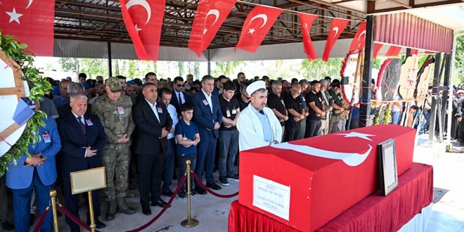 Kazada �ehit olan polisimizin cenazesi Adana'da defnedildi