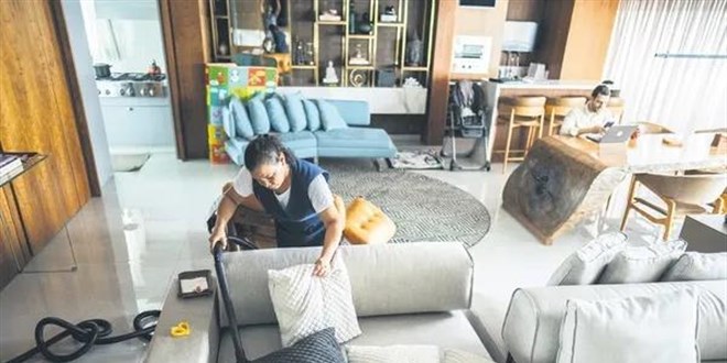 Ev temizli�i art�k l�ks! G�ndelik�i �creti CEO ile yar���yor