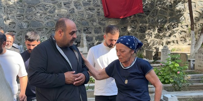 Narin G�ran'�n babas� ve a�abeyi Mattia Ahmet Minguzzi'nin kabrini ziyaret etti