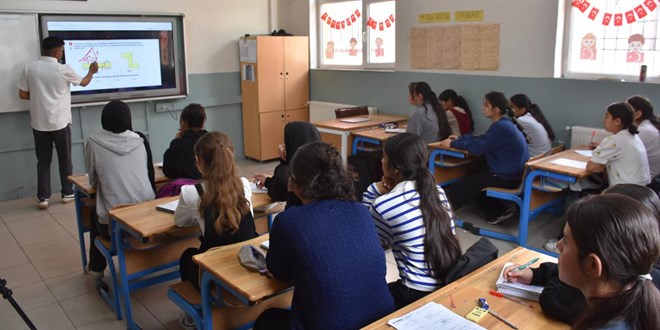 ��rnakl� ��rencilerin s�nav heyecan�na Mehmet�ik'ten destek
