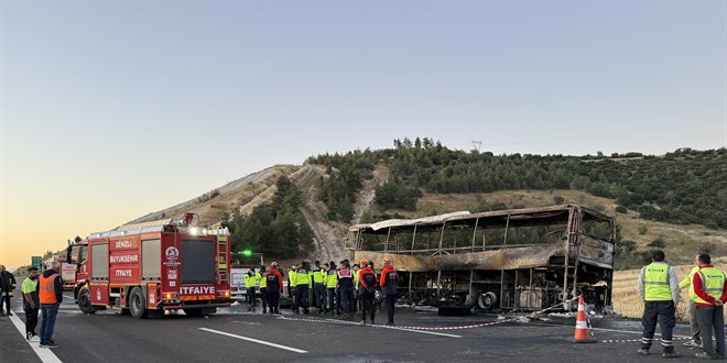 Denizli'deki kazada �len baba, e�i ve o�lunu kurtarm��
