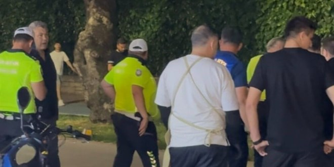 Sakarya'da minib�s�n �arpt��� �ocuk can verdi
