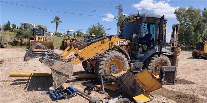 Tamir ettikleri i� makinesinin alt�nda kald�lar: 1 �l�, 1 yaral�