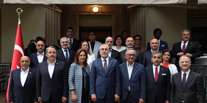 Bakan I��khan, i��i, i�veren ve memur temsilcileriyle Cenevre'de bir araya geldi