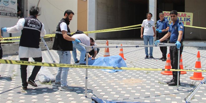 Emekli polis, b��akla sald�ran o�lunu �ld�rd� - Son Dakika Haber