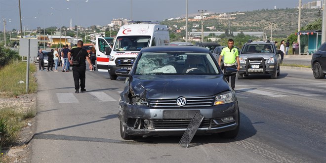 Otomobilin �arpt��� motosikletteki baba ve k�z� hayat�n� kaybetti