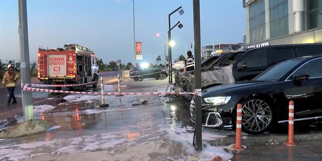 50 milyon liral�k 4 otomobil k�l oldu