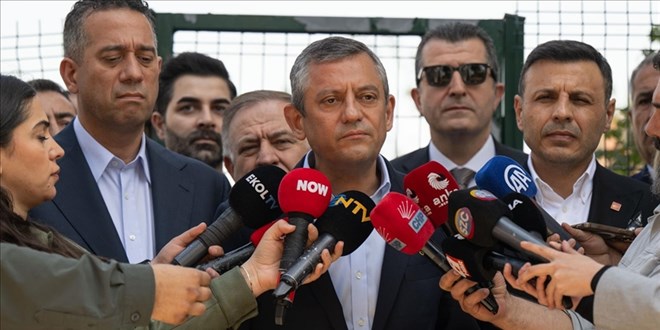 �zg�r �zel'den yeni parti a��klamas�: Bir tane yetmez