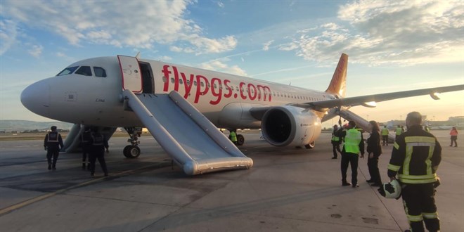 Esenbo�a'da u�ak kabininde yang�n ��kt� - Son Dakika Haber