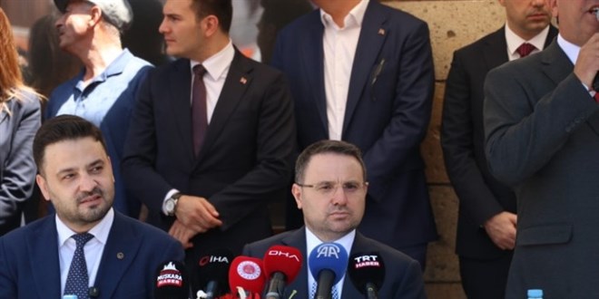 Bakan G�rlek belde se�imi i�in sahaya indi. 2 m�jde verdi - Son Dakika Haber