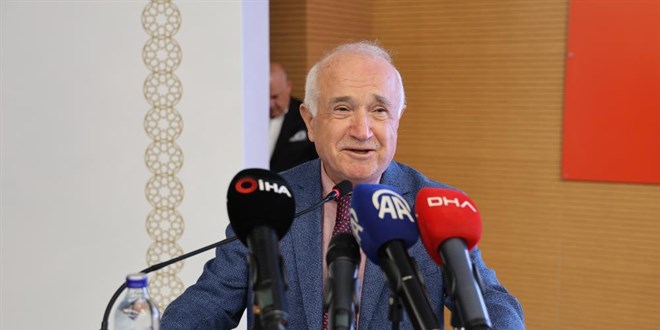 Cumhurba�kanl��� Y�K �yesi �i�ek: Yeteri kadar kaliteli kanun ��karam�yoruz